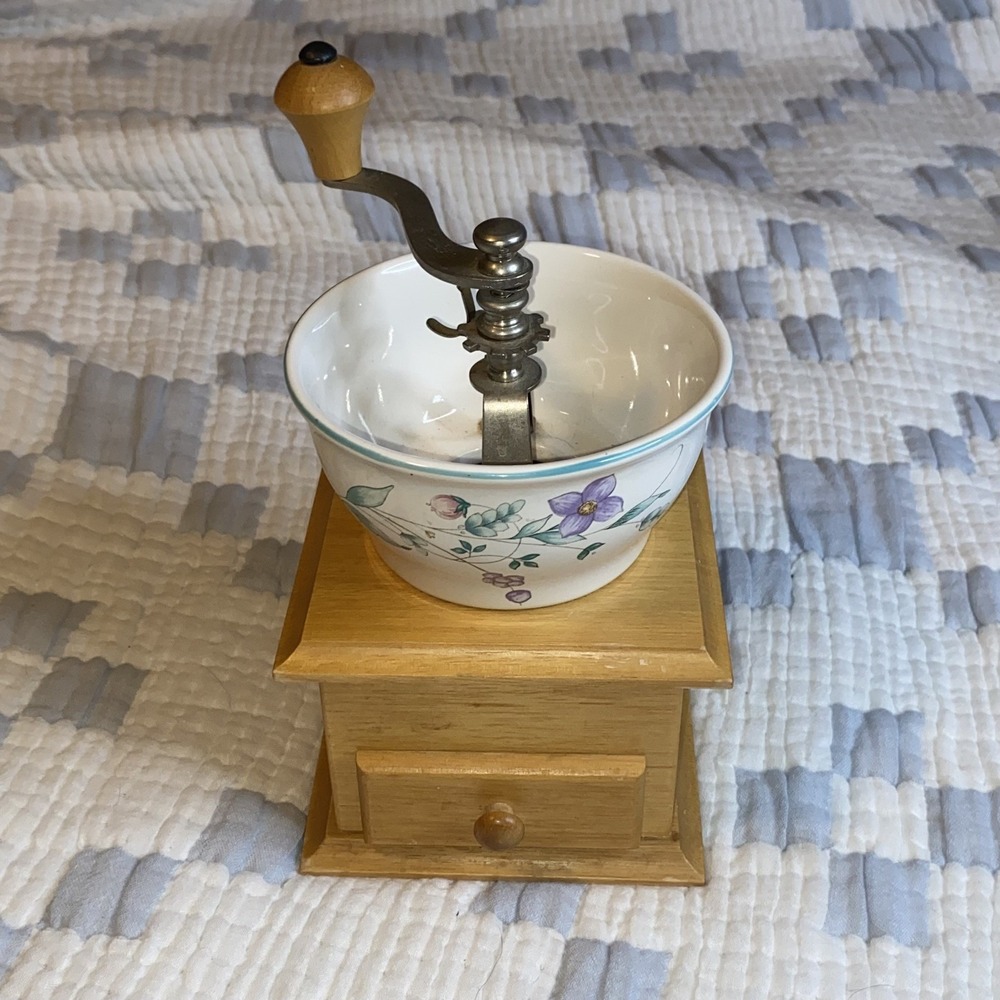 Vintage Pfaltzgraff April Pattern Violet Floral Manual Coffee Grinder 1990s - Picture 6 of 8